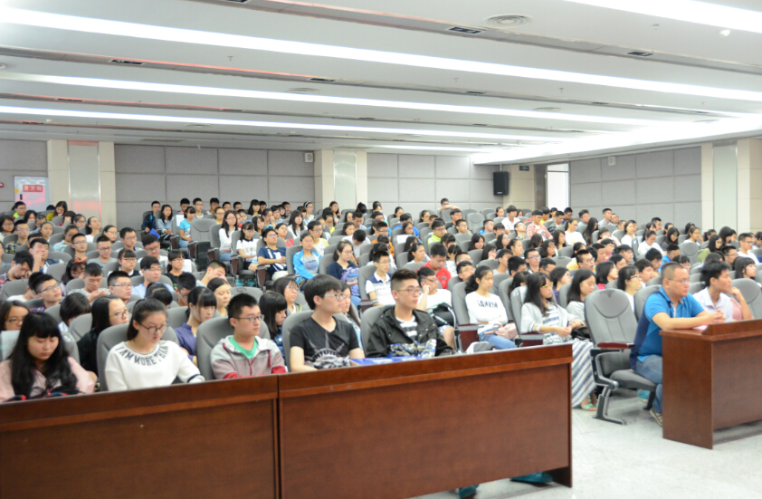金沙集团1862cc成功召开2015级新生大会