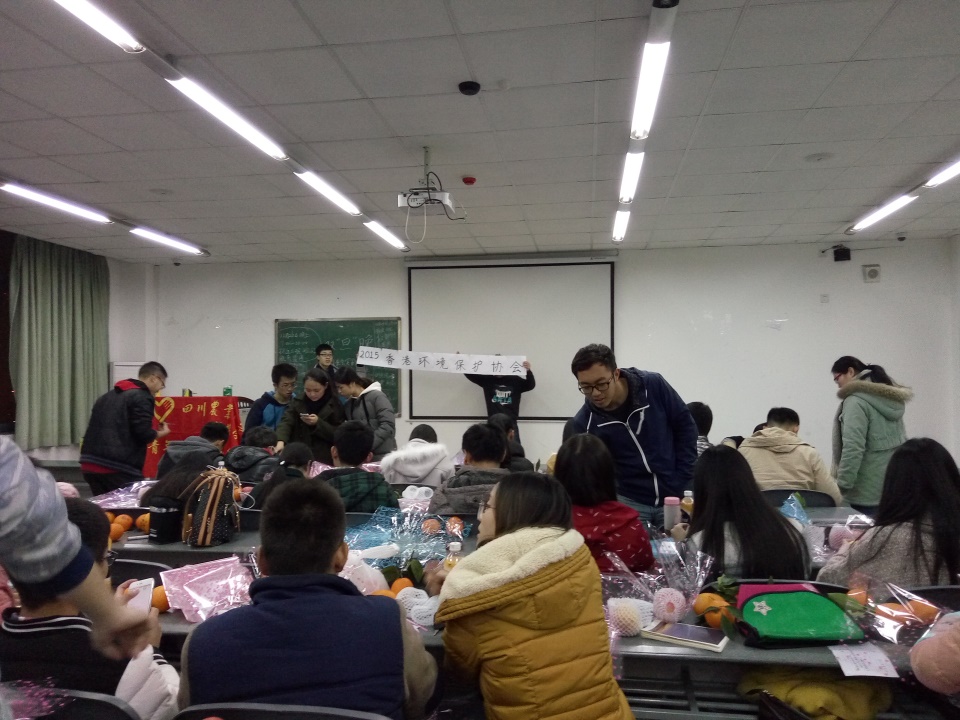 金沙集团1862cc青工部水果贺卡制作顺利完成