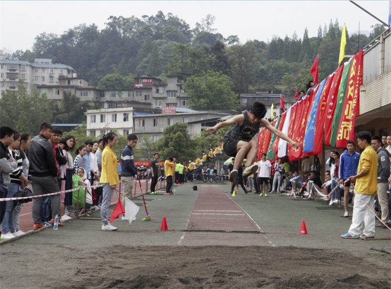 金沙集团1862cc运动代表团参加我校第三十八届运动会